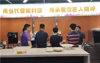 Szef kuchni Rock z wizytą pod przewodnictwem delegacji